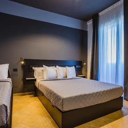 9 Line Apartmanhotel 4*