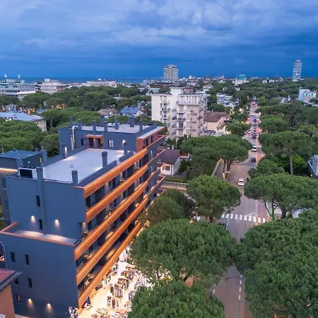 9 Line Apartmanhotel 4*
