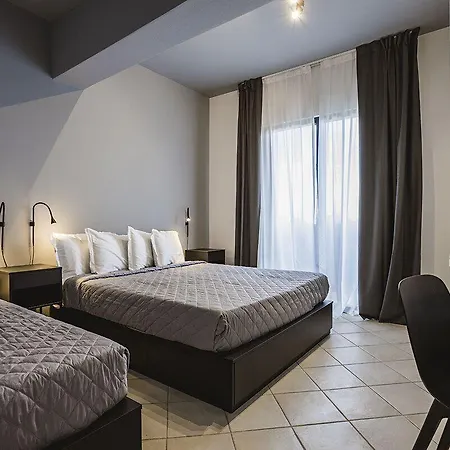 Ξενοδοχείο με διαμερίσματα 9 Line